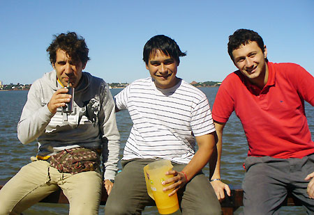 Pijemy yerba mate terere nad rzeką Parana