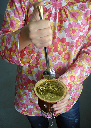 Wkadanie bombilli do yerba mate