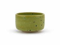 Ceramiczna czarka do herbaty w odcieniu matcha green