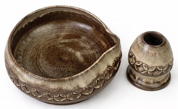 Ceramiczny zestaw do przygotowania herbaty Matcha - Miseczka i Podstawka pod Chasen 