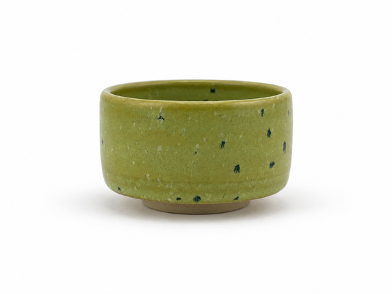 Ceramiczna czarka do herbaty w odcieniu matcha green