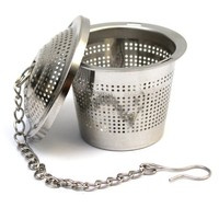 Metalowy zaparzacz na łańcuszku Koszyczek do herbaty od Gaucho Cebar