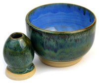 Ceramiczny zestaw "Zielona zatoka" do przygotowania herbaty Matcha - Miseczka i Podstawka pod Chasen