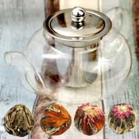 Zestaw 4 kwitnące herbatki i szklany dzbanek z zaparzaczem 600 ml