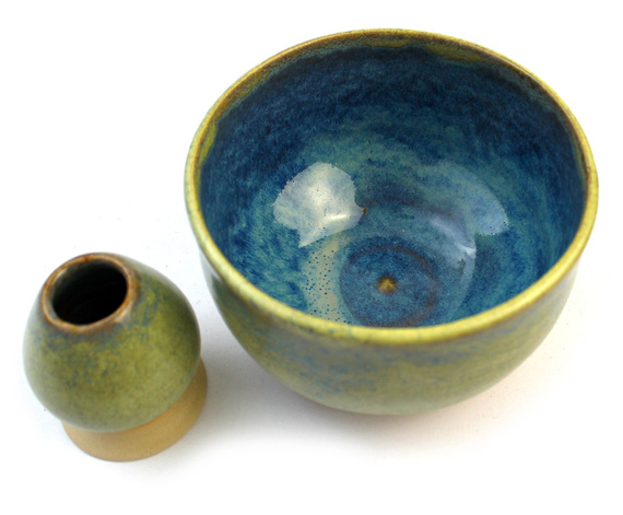 Ceramiczny zestaw "Wysokie trawy" do przygotowania herbaty Matcha - Miseczka i Podstawka pod Chasen