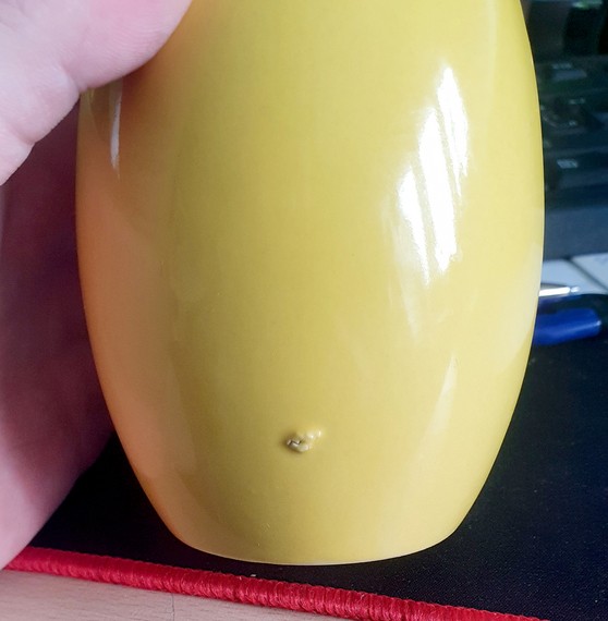 WYPRZEDAŻ Naczynie ceramiczne Huevo Yellow 200 ml - z czarną plamką na szkliwie